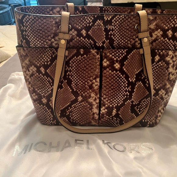 Micheal kors handbag and wallet with duster bag.Snake embossed - Picture 7 of 16